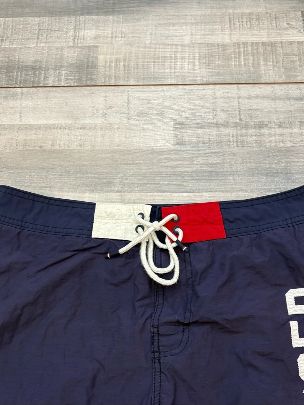 Tommy Hilfiger Mens Swim Trunks Size Small Board Shorts Spell Out Lined Blue